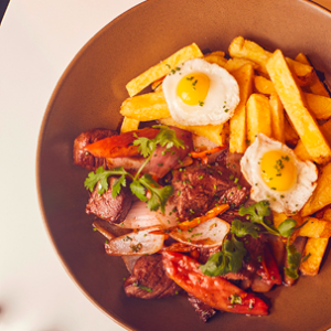 Lomo Saltado en Popular